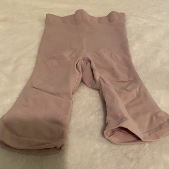 SKIMS SCULPTING SHORT MID THIGH W/ OPEN GUSSET - Picture 3 of 7